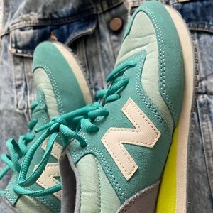 Womens New Balance Sneakers 7.5 Turquoise